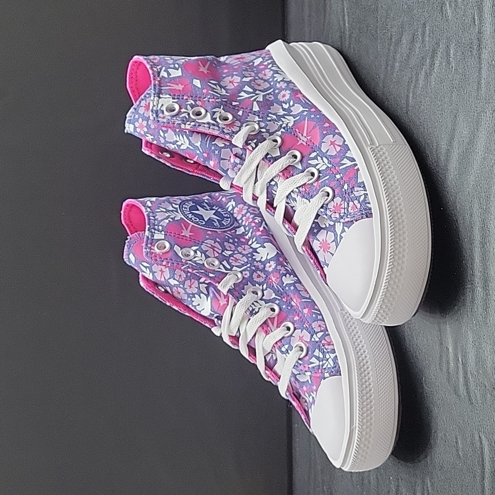 Converse High Top Brand new.